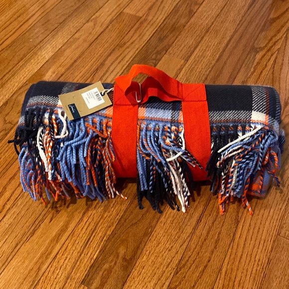 Cozy plaid throw - Picture 1 of 3